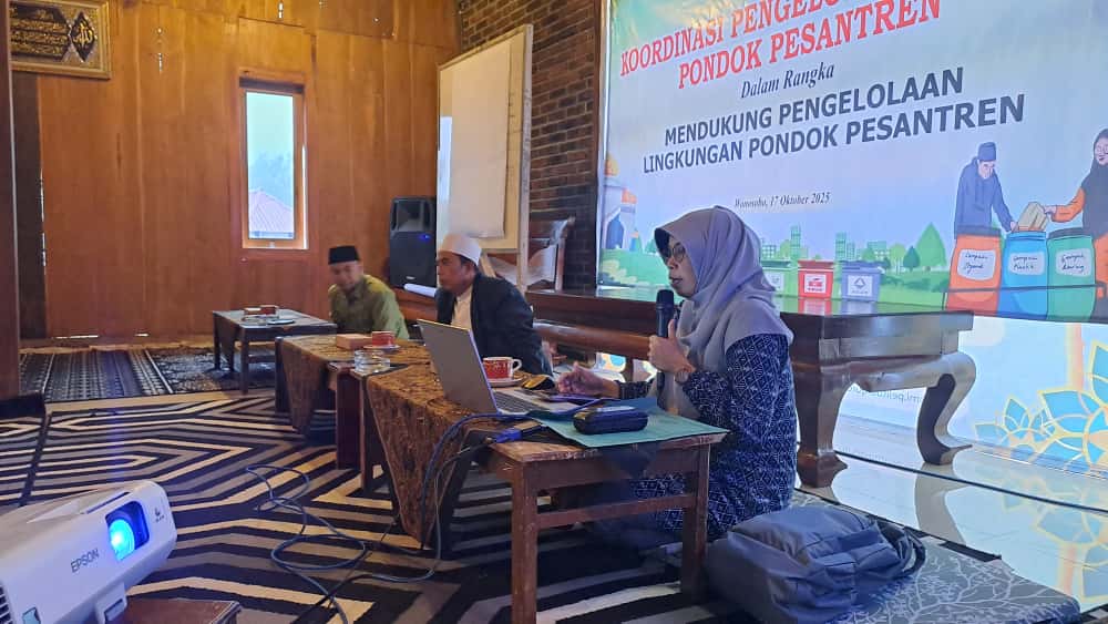 Koordinasi Pengelolaan Sampah di Pondok Pesantren Al Munir 2 Krasak sebagai bentuk dukungan nyata terhadap pelestarian lingkungan