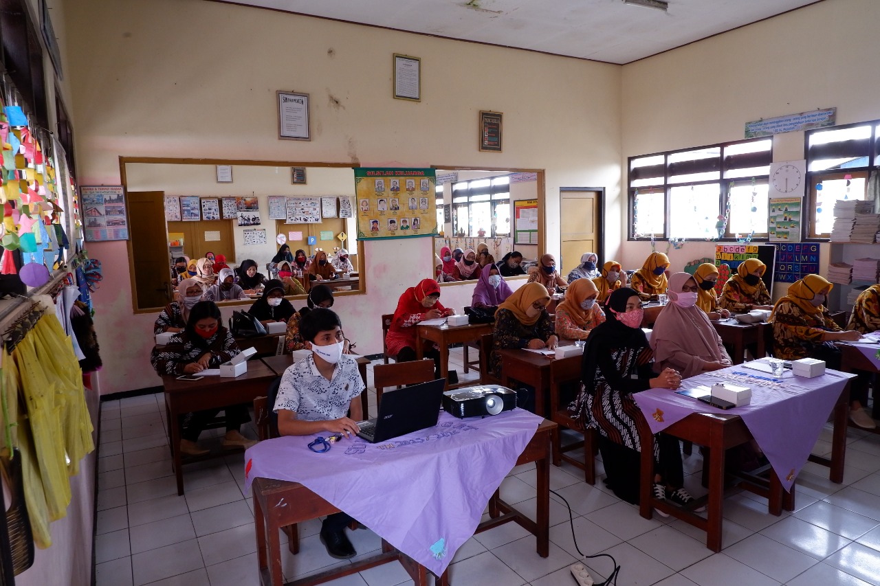64fbfd8ec7bf7_Sosialisasi dan Pembinaan Penanganan Persampahan1.jpeg