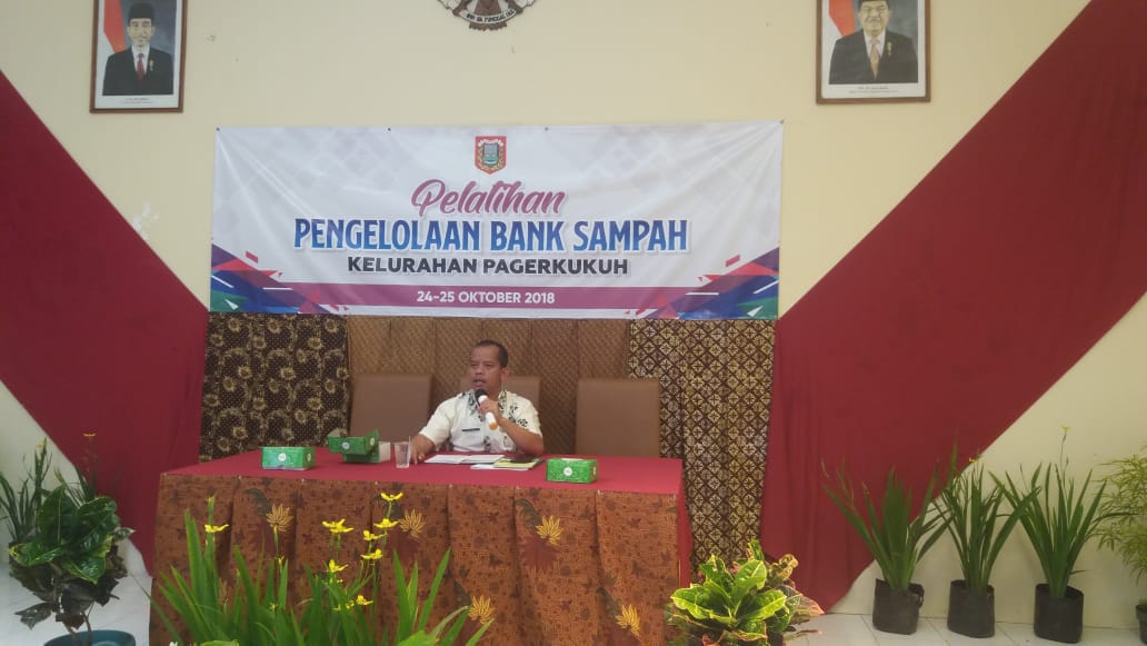 64fc50c8408d5_Kelurahan Pagerkukuh Peduli Bank Sampah.jpg