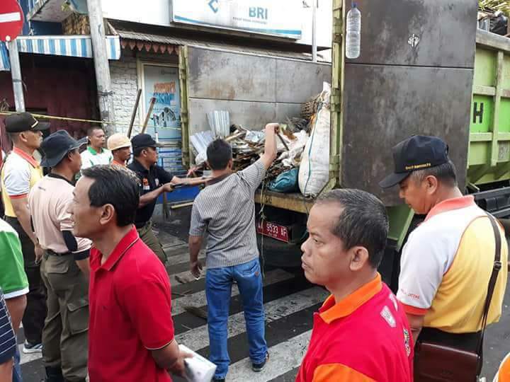 64fc55632f5f1_PASAR KEBAKAR DLH KIRIM DAMTRUCK.jpeg