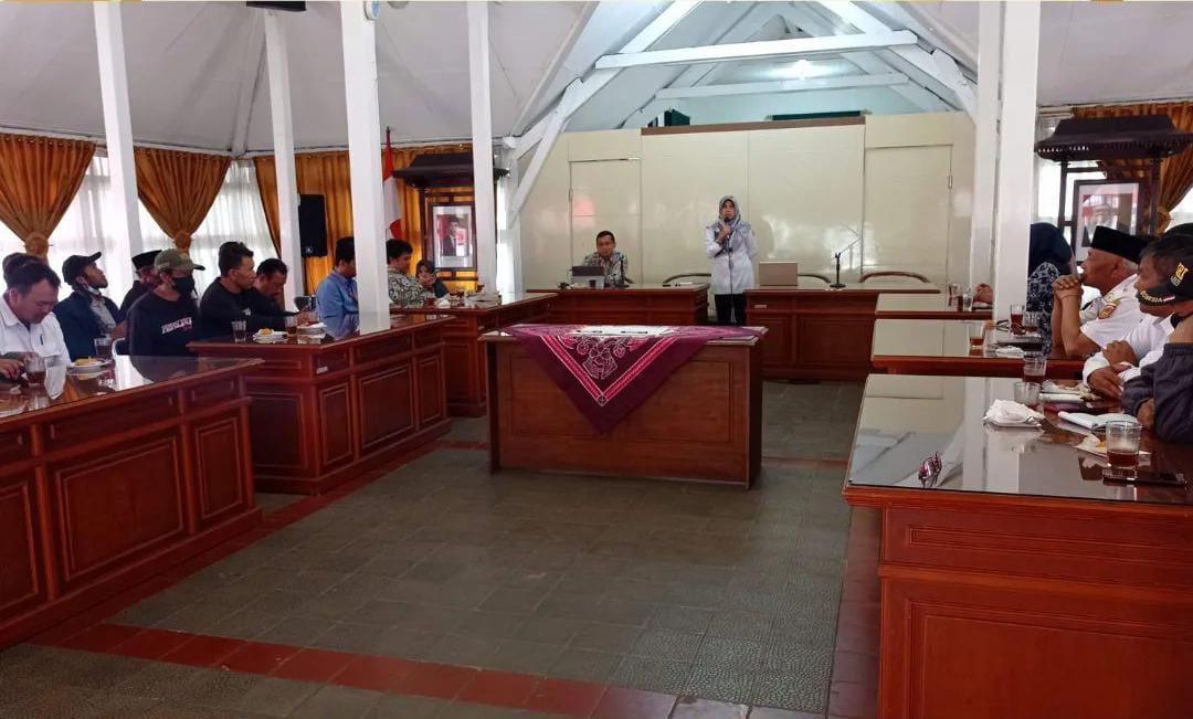 64fe8ec7b5615_Sosialiasi Pembangunan DAK TPS-3R.jpg